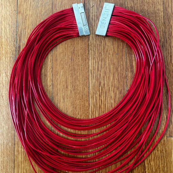 ZENZII multistrand red magnetic clasp necklace - Picture 4 of 6